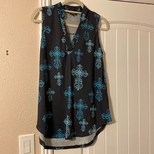 Size large cowgirl hardware brand top. No rips, tears, or stains.